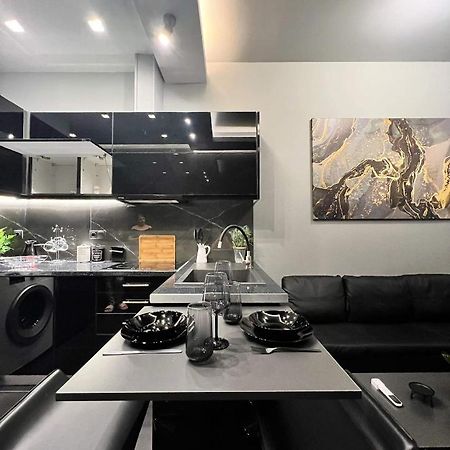 Luxury Black And White Interior Apartments Kalamata Extérieur photo