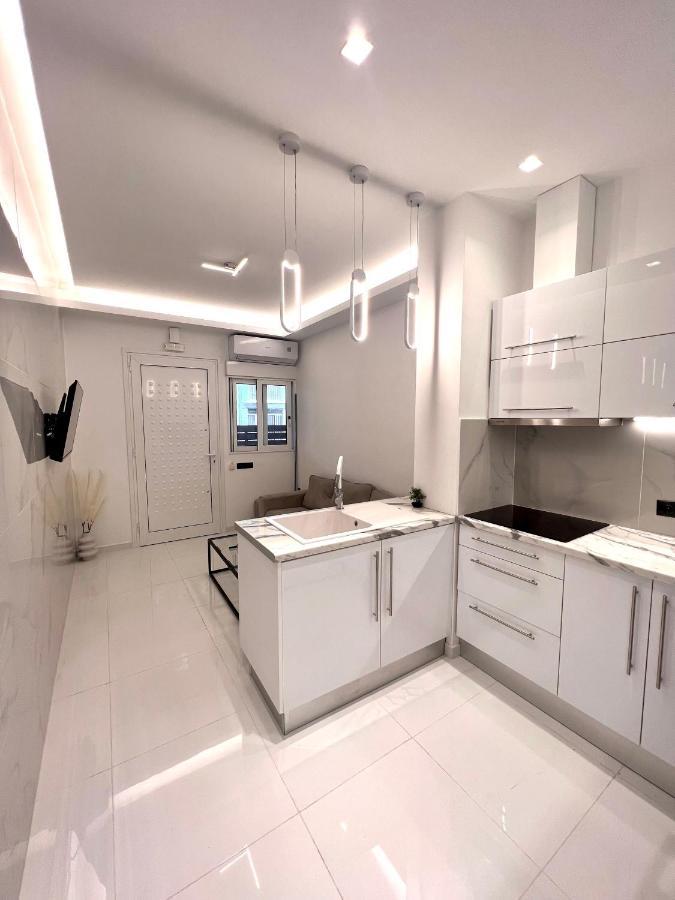 Luxury Black And White Interior Apartments Kalamata Extérieur photo